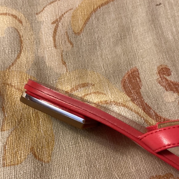 MK Jesse rhinestone studded flat sandal in fuschia. Size 6 1-2. New without tags - Picture 4 of 8